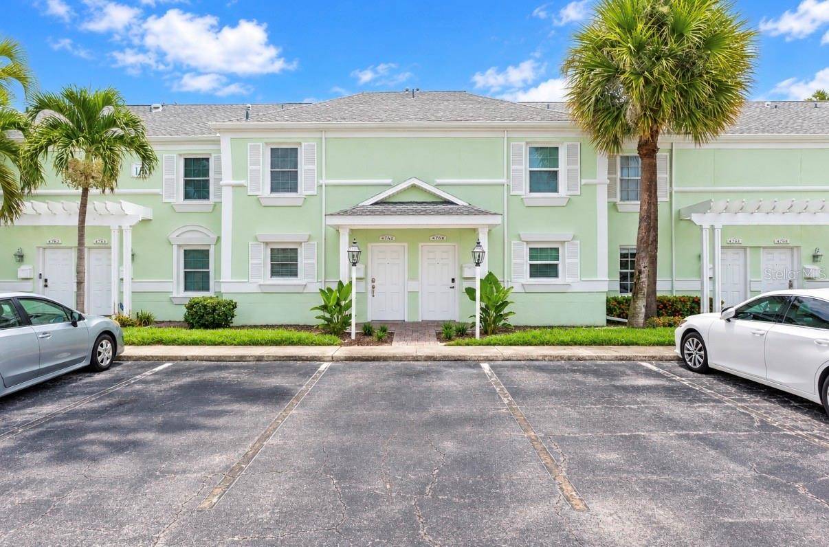 4752 COQUINA KEY DR SE, St Petersburg, FL 33705