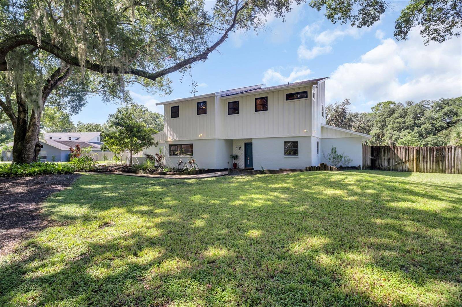 810 WARREN RD, Lutz, FL 33548