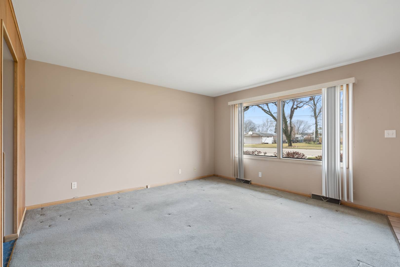 541 N Edgelawn DR #541, Aurora, IL 60506