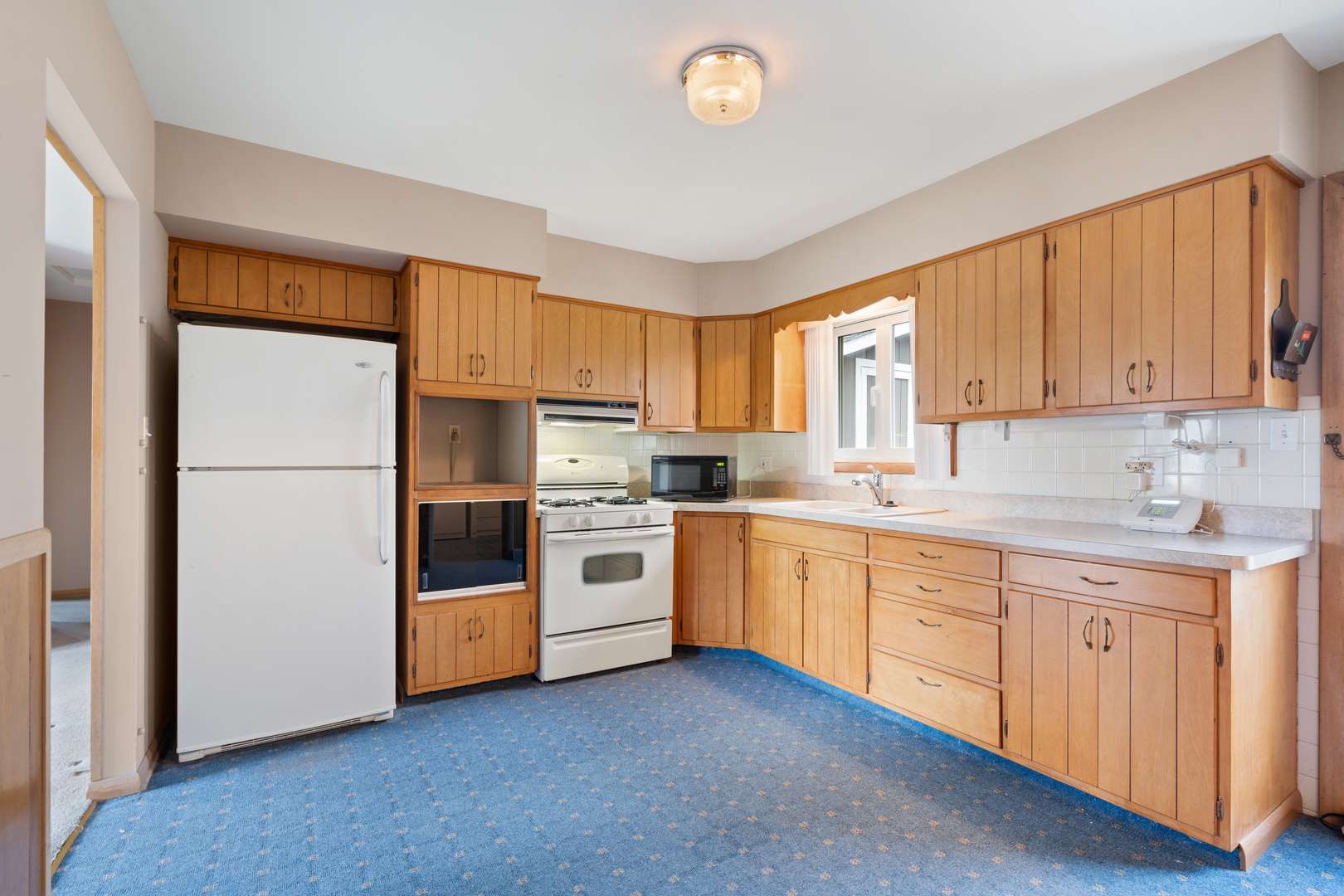 541 N Edgelawn DR #541, Aurora, IL 60506