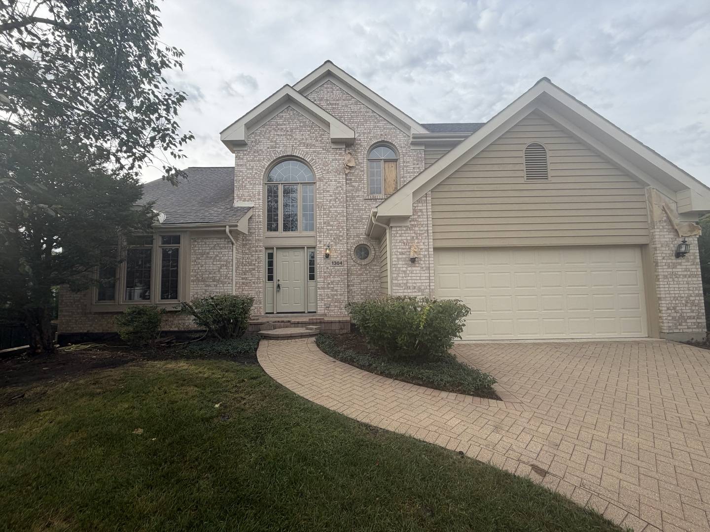 1304 Champagne CT, Naperville, IL 60563