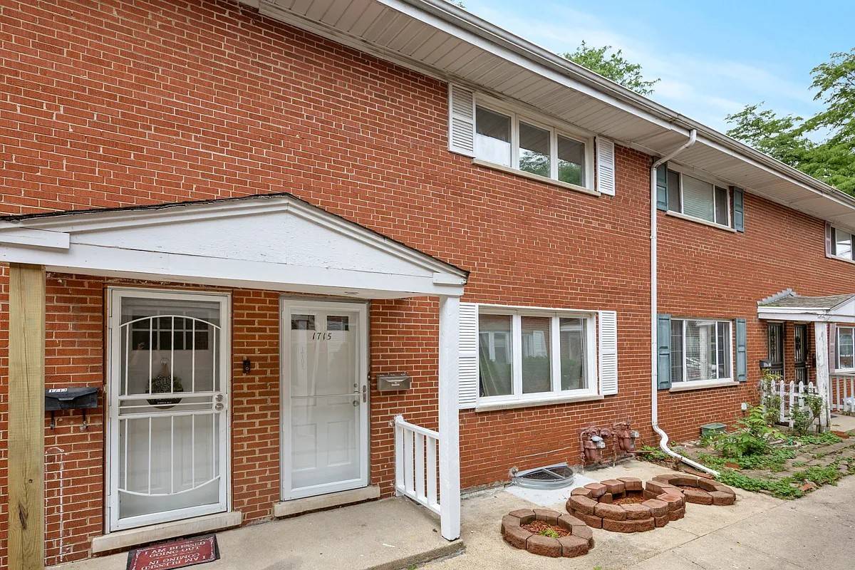 1715 W Thome AVE, Chicago, IL 60660