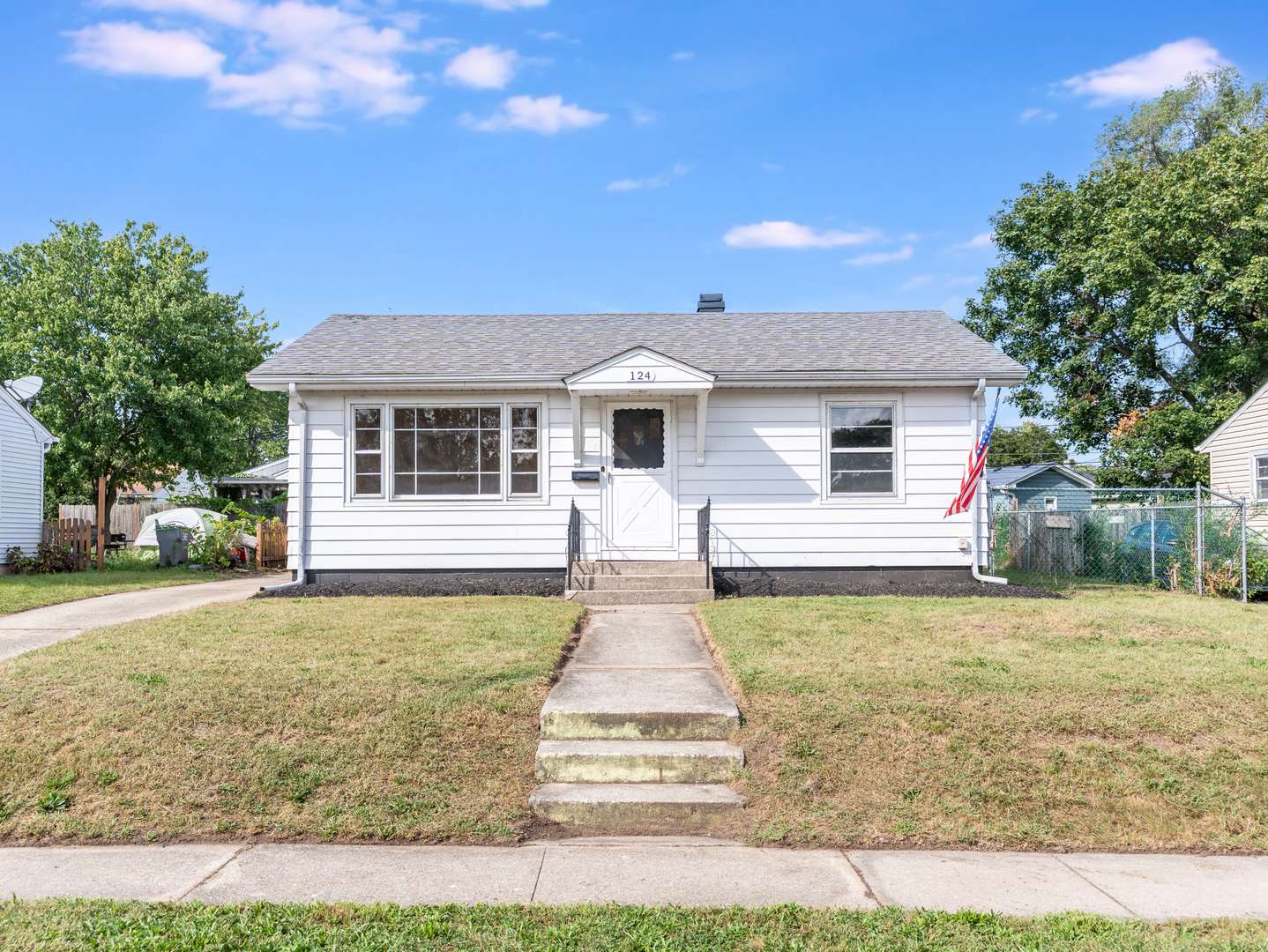 124 Riverside DR, Montgomery, IL 60538