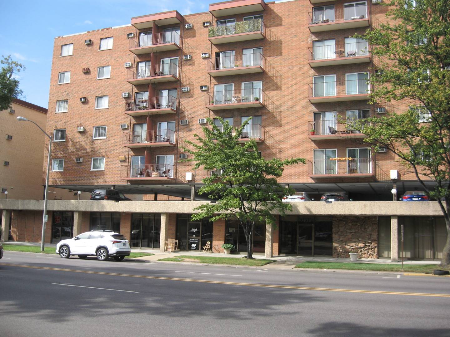 7830 W North AVE #705, Elmwood Park, IL 60707
