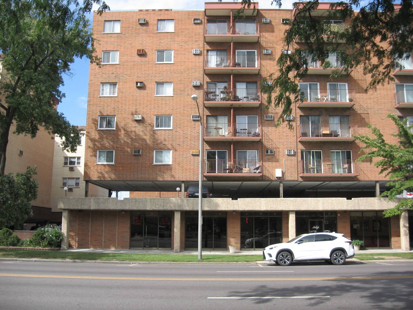 7830 W North AVE #705, Elmwood Park, IL 60707