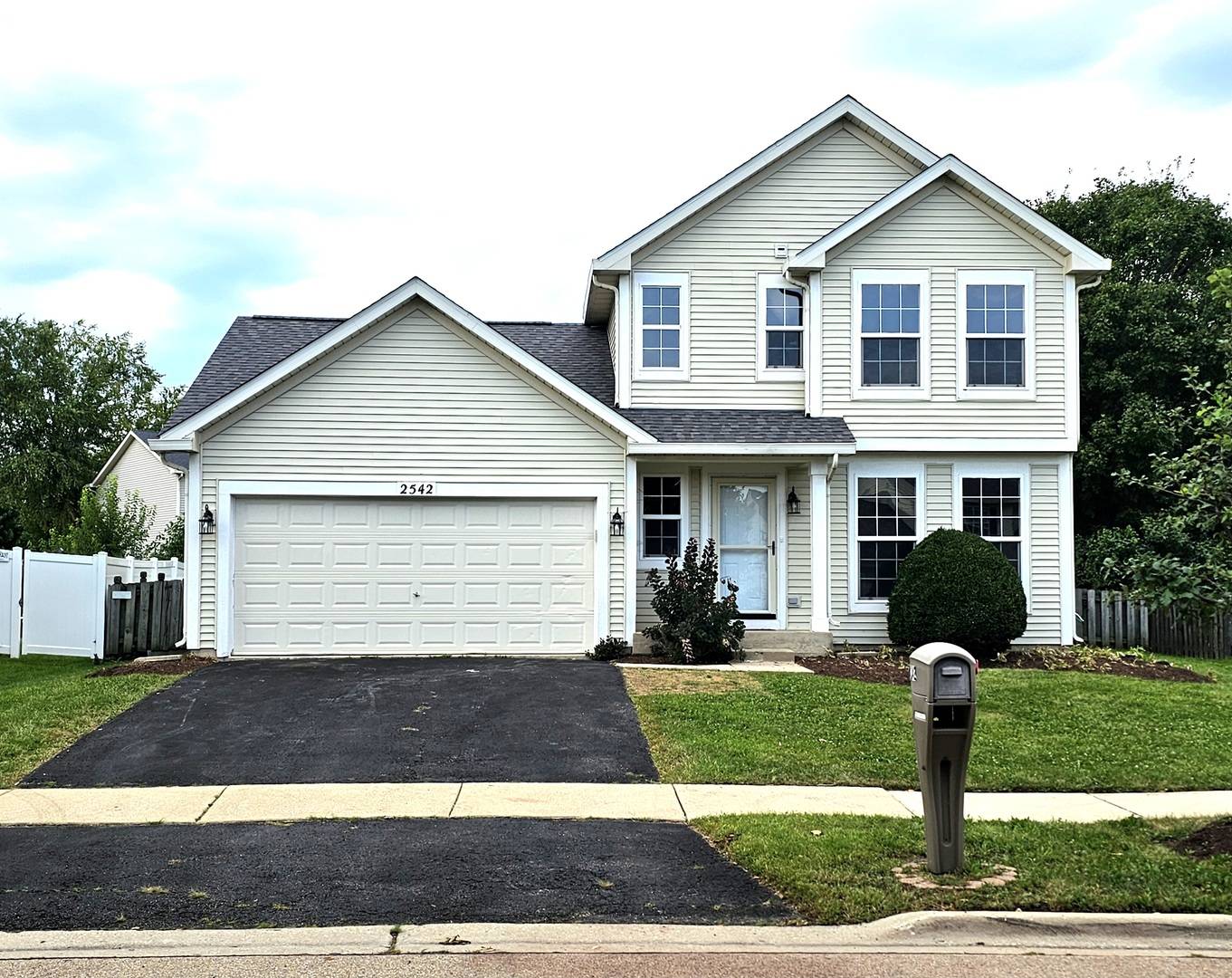 2542 SHAUNA DR, Montgomery, IL 60538