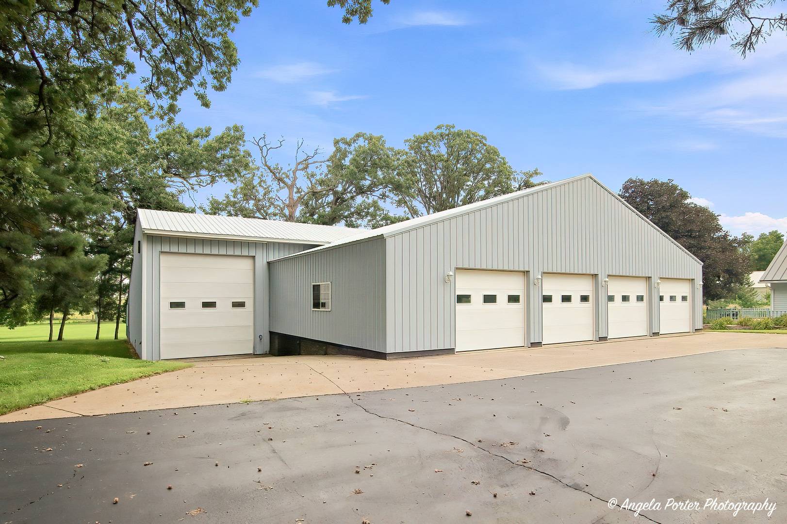6424 Mccullom Lake RD, Wonder Lake, IL 60097