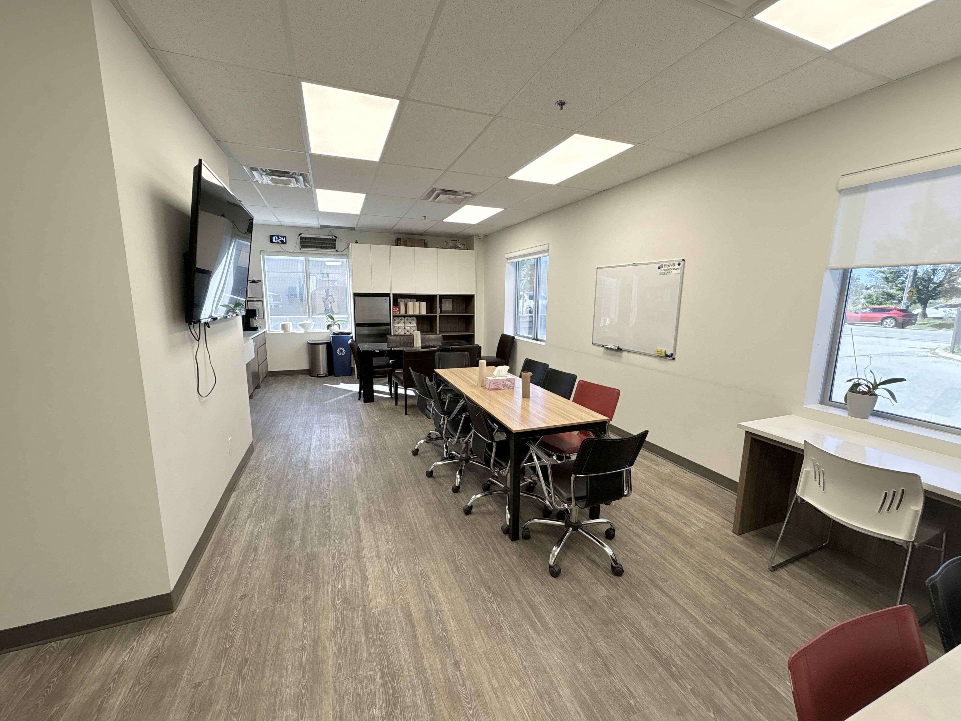 135 Pony DR, Newmarket, ON L3Y 7B5