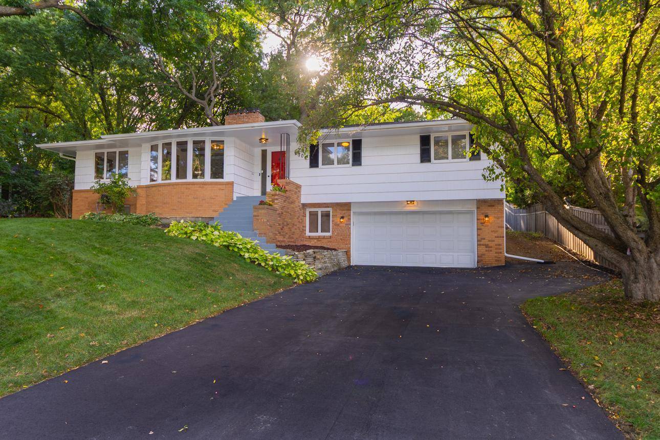 6700 Hillside LN, Edina, MN 55439