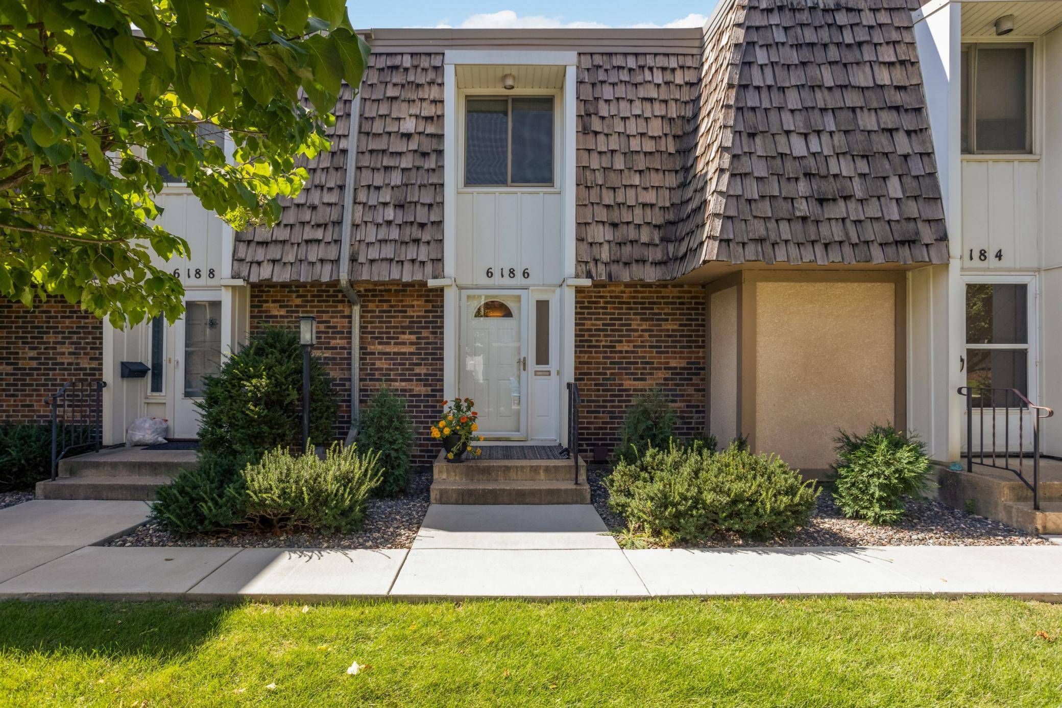 6186 Golden Valley RD, Golden Valley, MN 55422