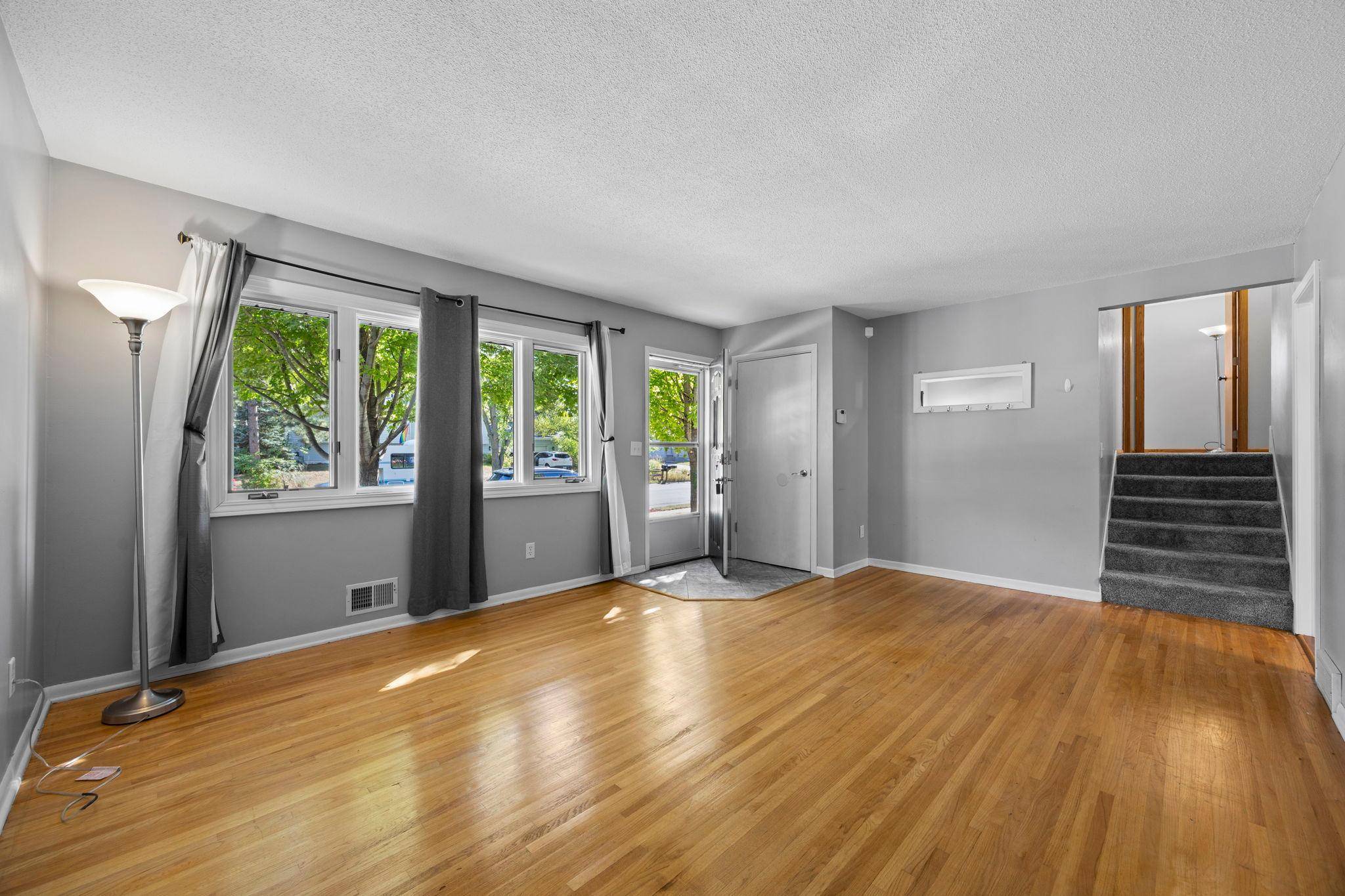 901 Sunny LN, Anoka, MN 55303