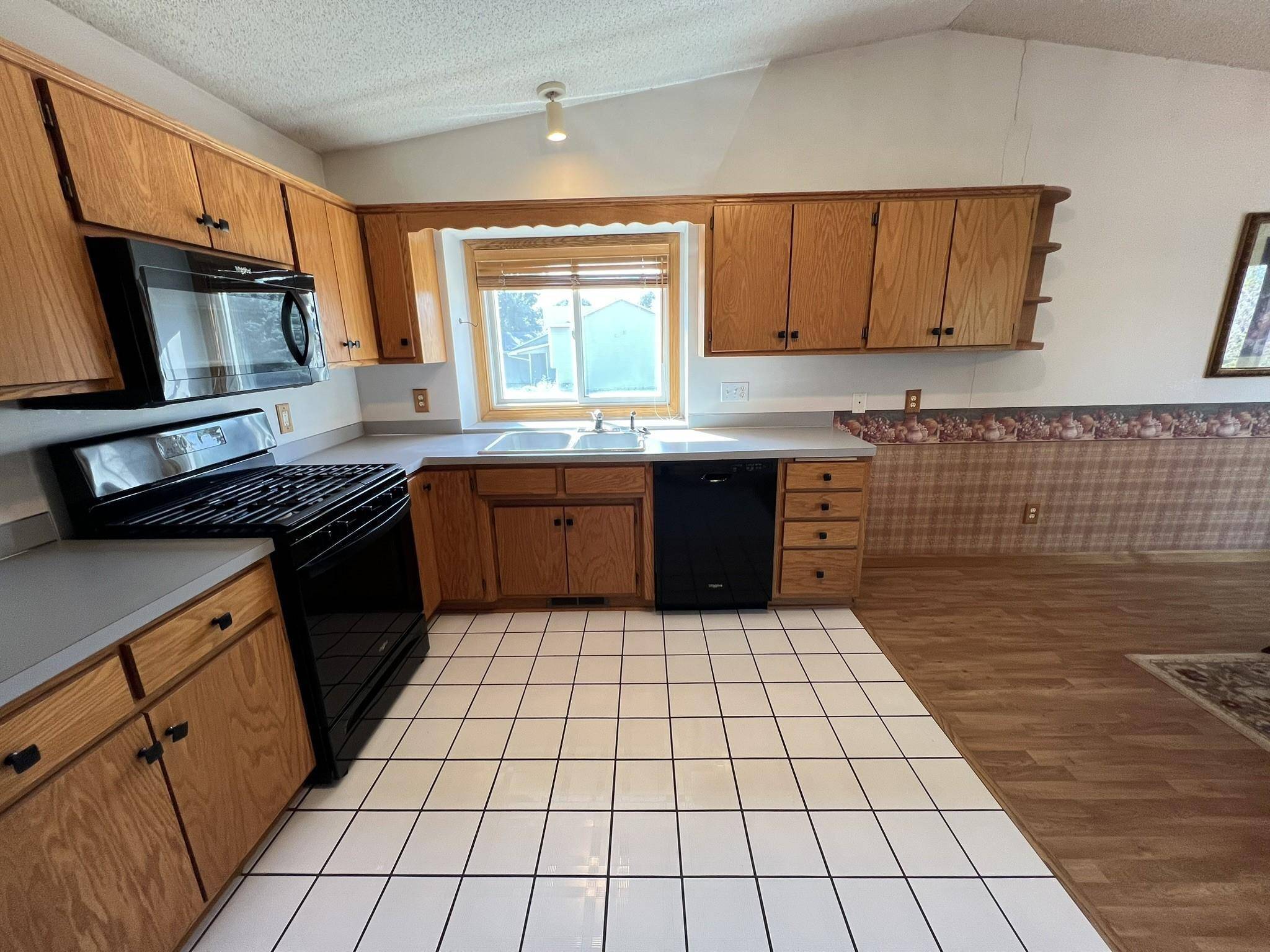 1508 Thistle LN, Shakopee, MN 55379