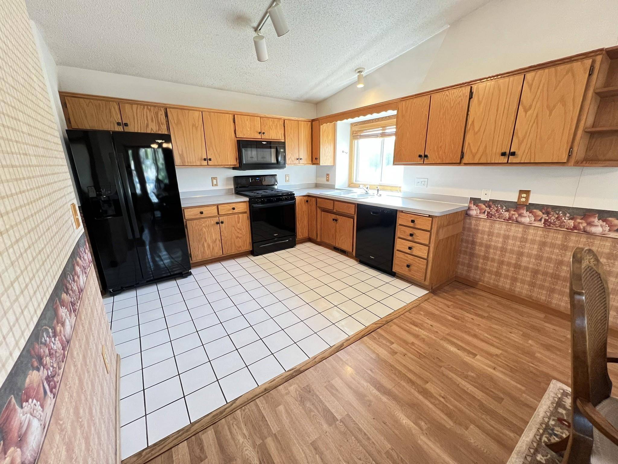 1508 Thistle LN, Shakopee, MN 55379
