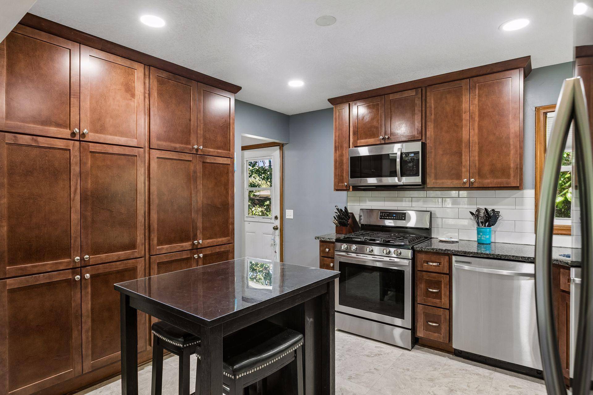 7608 Viewcrest LN, New Hope, MN 55427