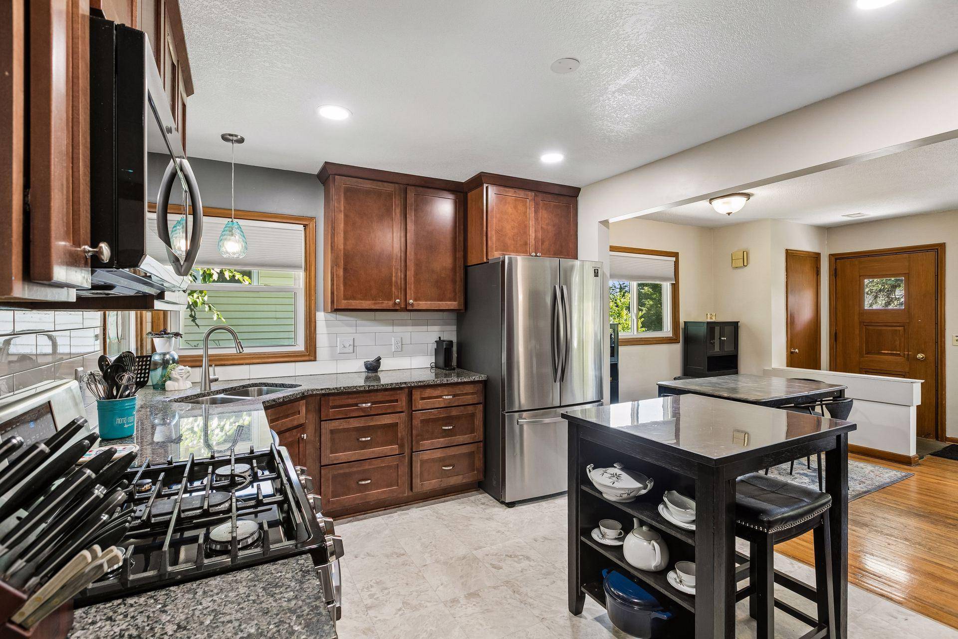 7608 Viewcrest LN, New Hope, MN 55427