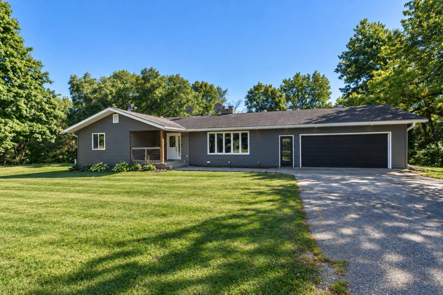 1011 N Cordova AVE, Le Center, MN 56057