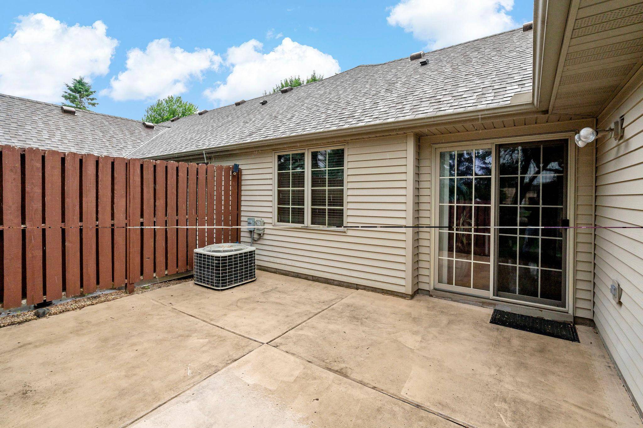 8541 Inverness LN N, Brooklyn Park, MN 55443