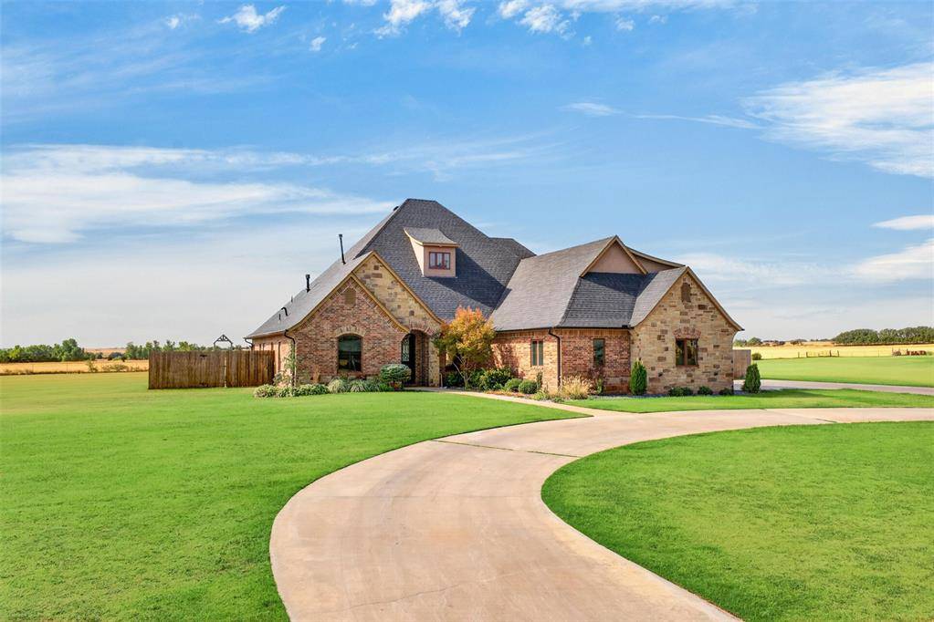 608 Edgewood Rd. ST, Canute, OK 73626