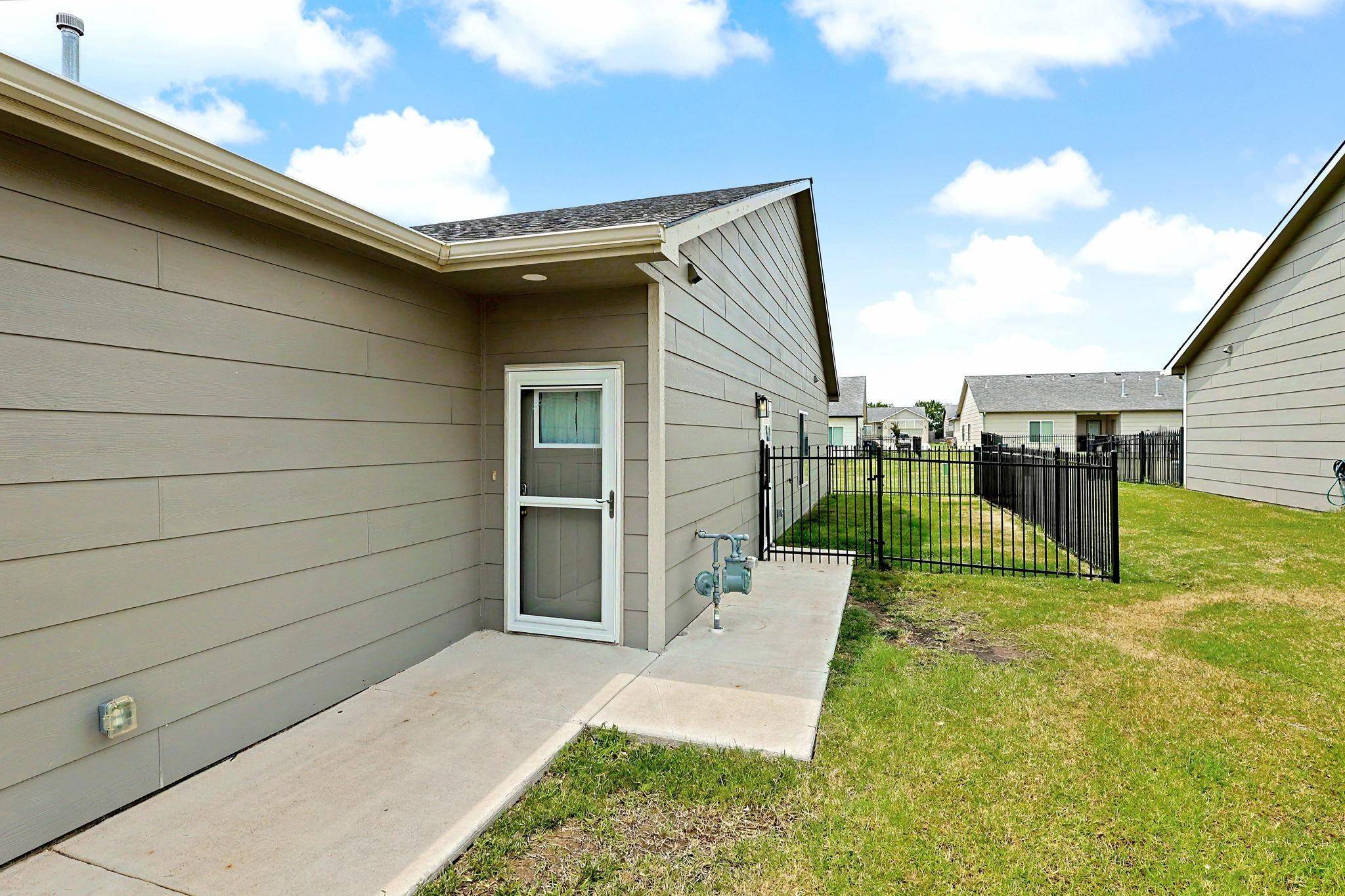 5229 N Cypress, Bel Aire, KS 67226