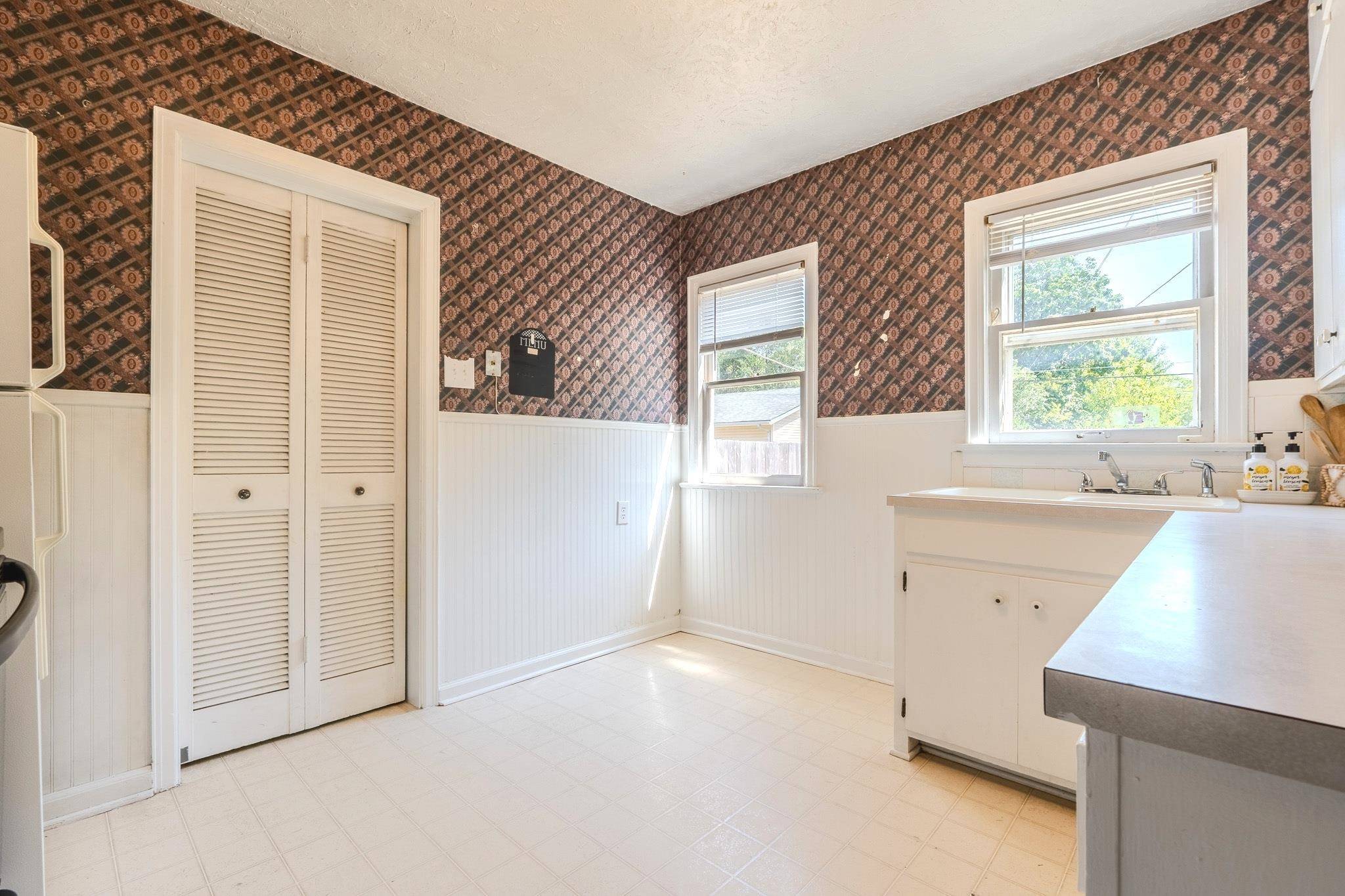 2334 S Ida, Wichita, KS 67211