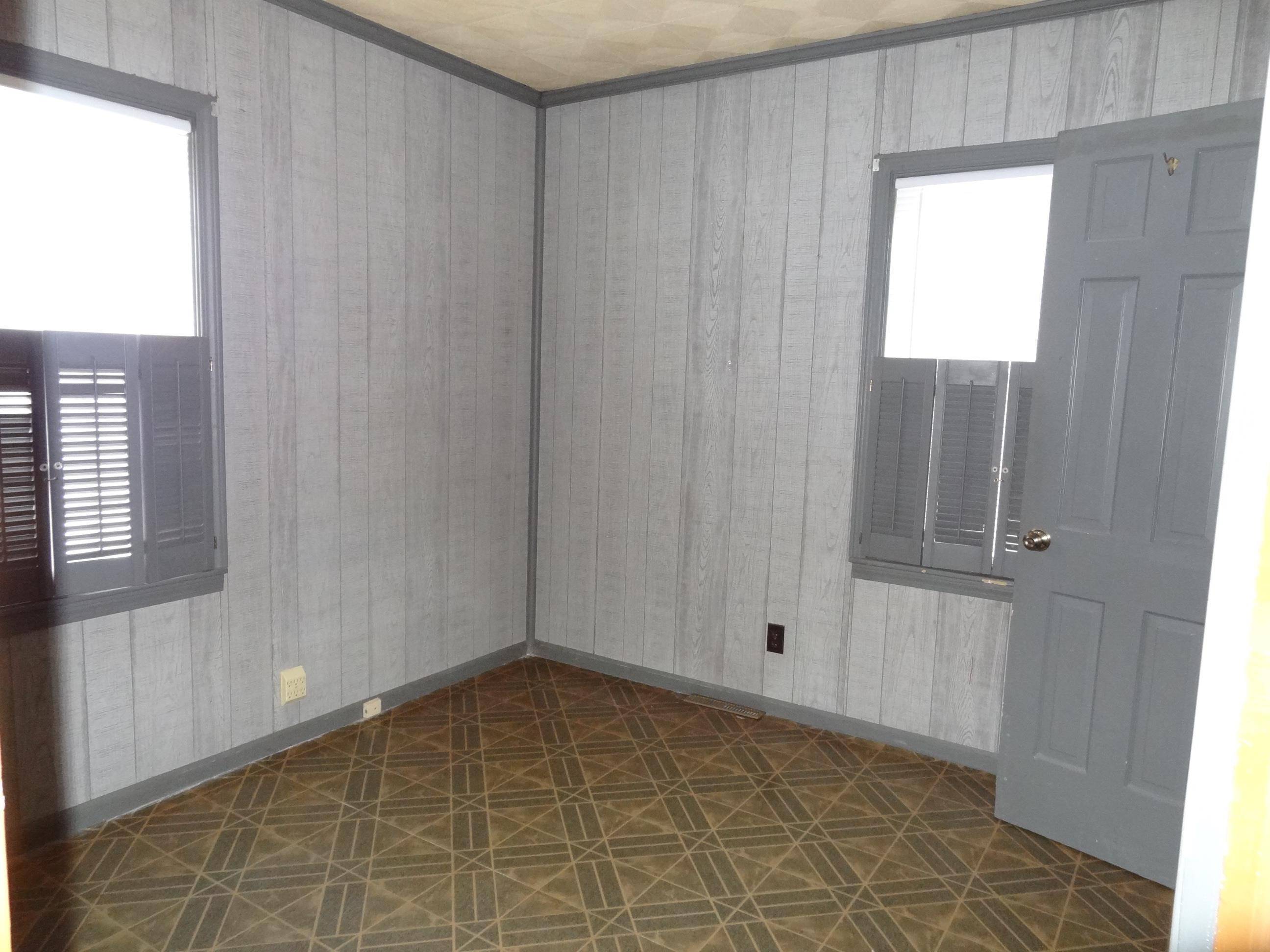 615 S Pershing, Wichita, KS 67218