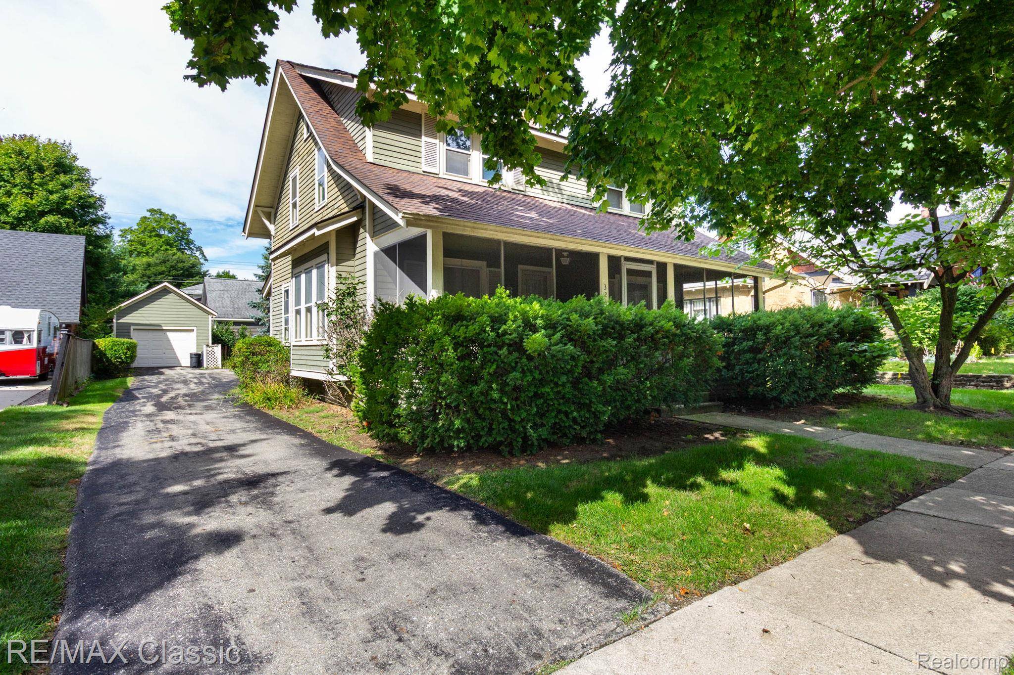 323 East ST, Milford, MI 48381