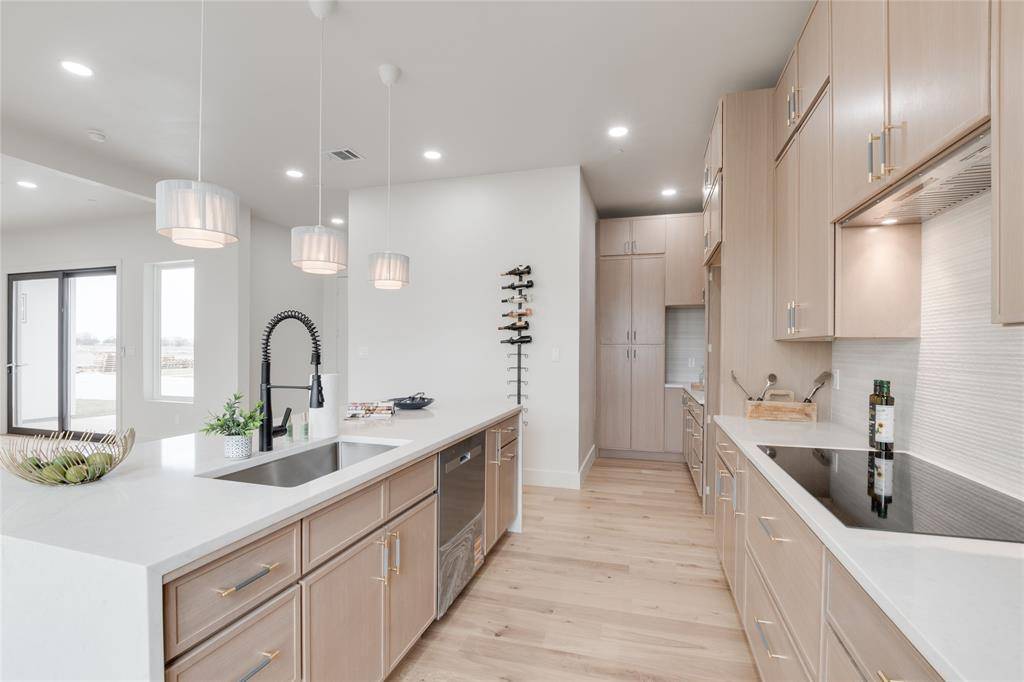 436 Whispering Way, Red Oak, TX 75154