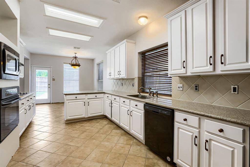 2066 Fair Oaks Circle, Corinth, TX 76210
