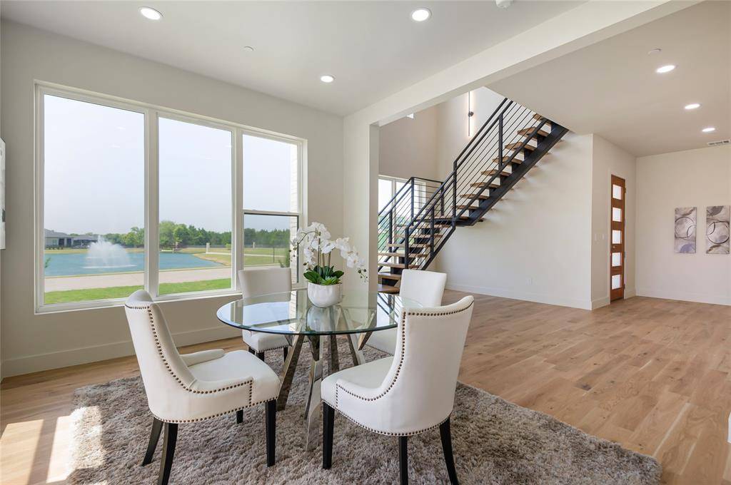 349 Valley Trail, Red Oak, TX 75154