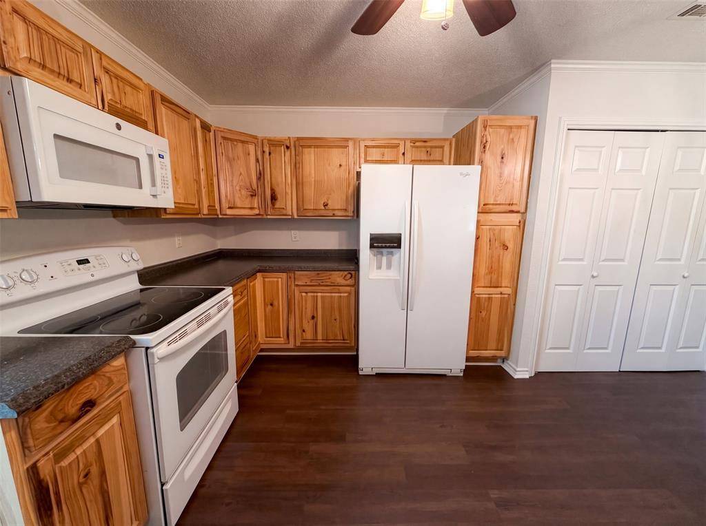 1406 Tad Street, Ennis, TX 75119