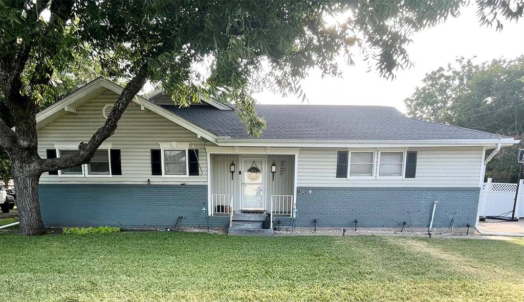 200 N Bordon Street, Lorena, TX 76655