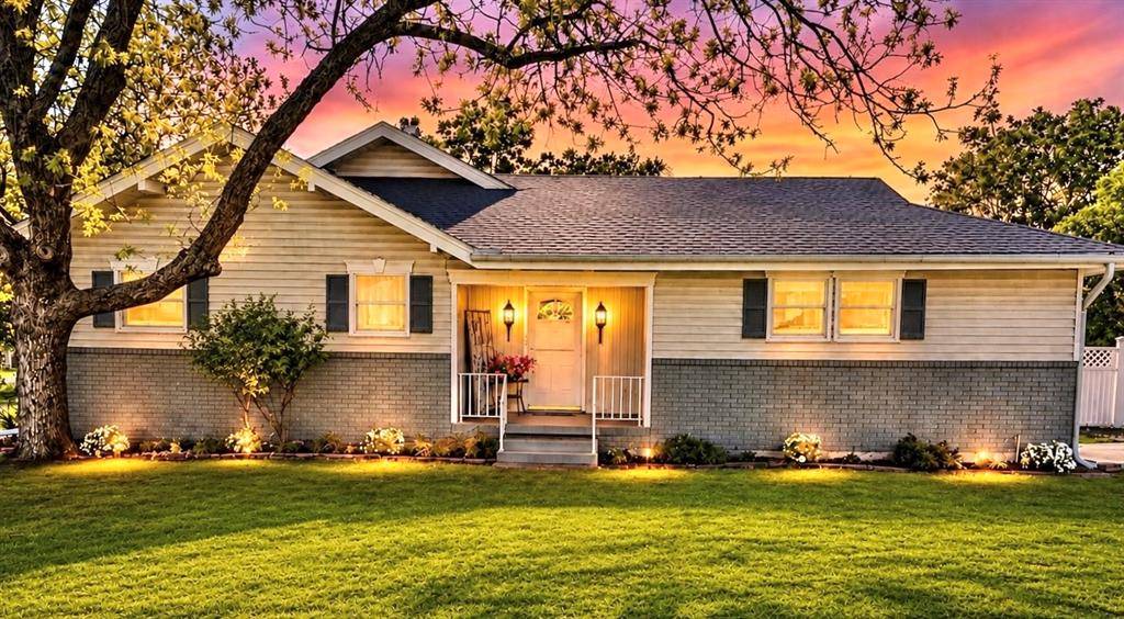 200 N Bordon Street, Lorena, TX 76655