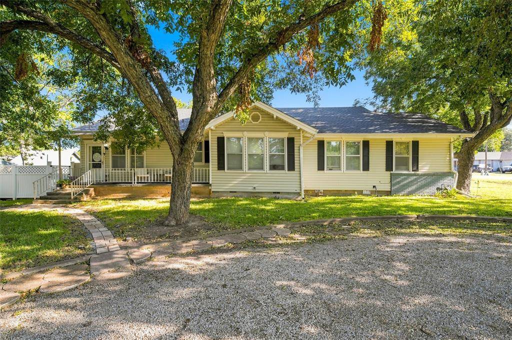 200 N Bordon Street, Lorena, TX 76655