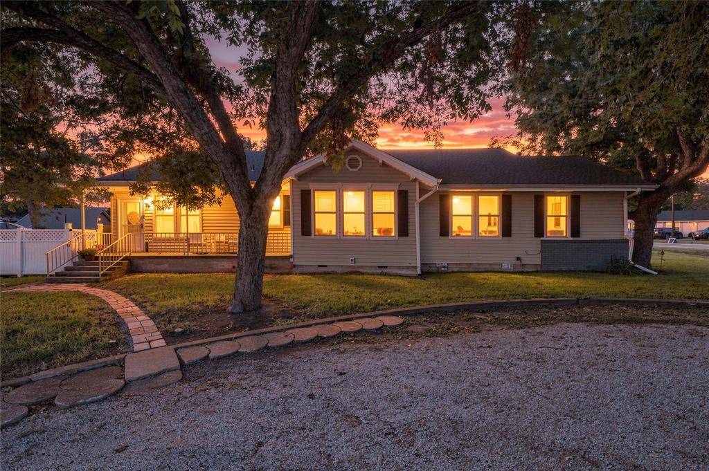 200 N Bordon Street, Lorena, TX 76655