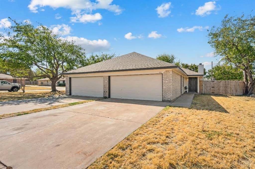 7712 Brandi Place, North Richland Hills, TX 76182