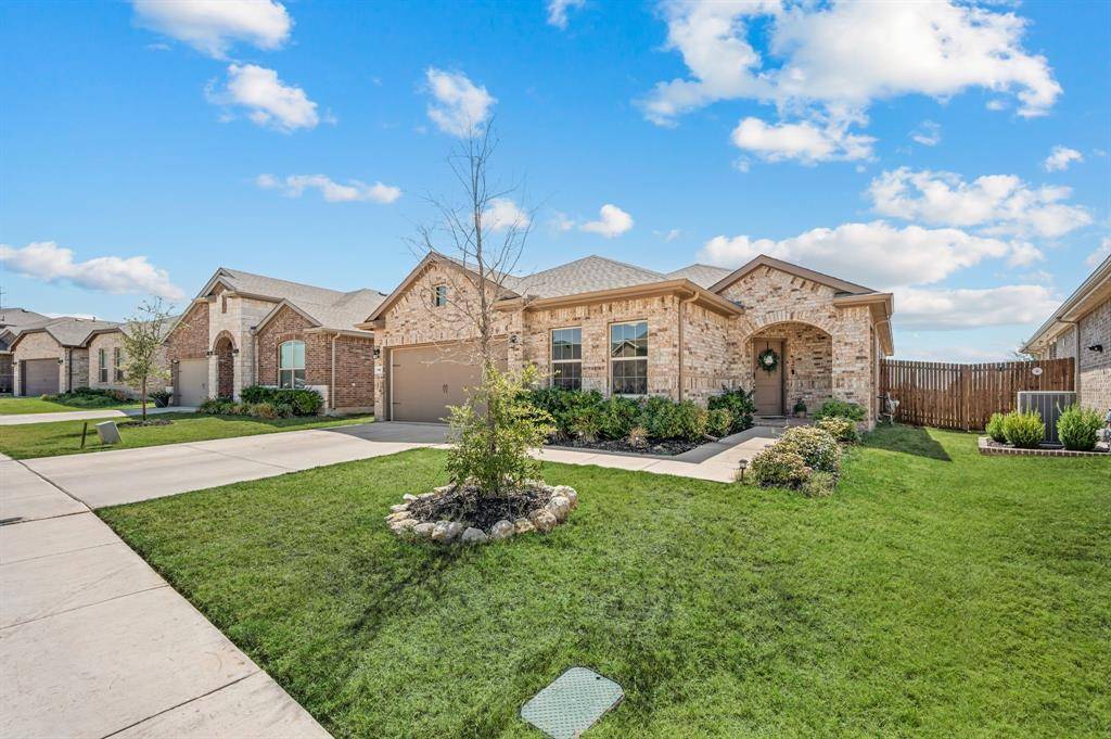 160 Tanager Drive, Rhome, TX 76078