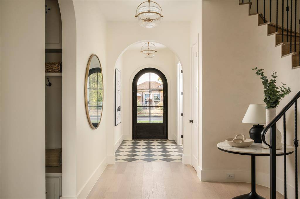4722 Cowan Avenue, Dallas, TX 75209