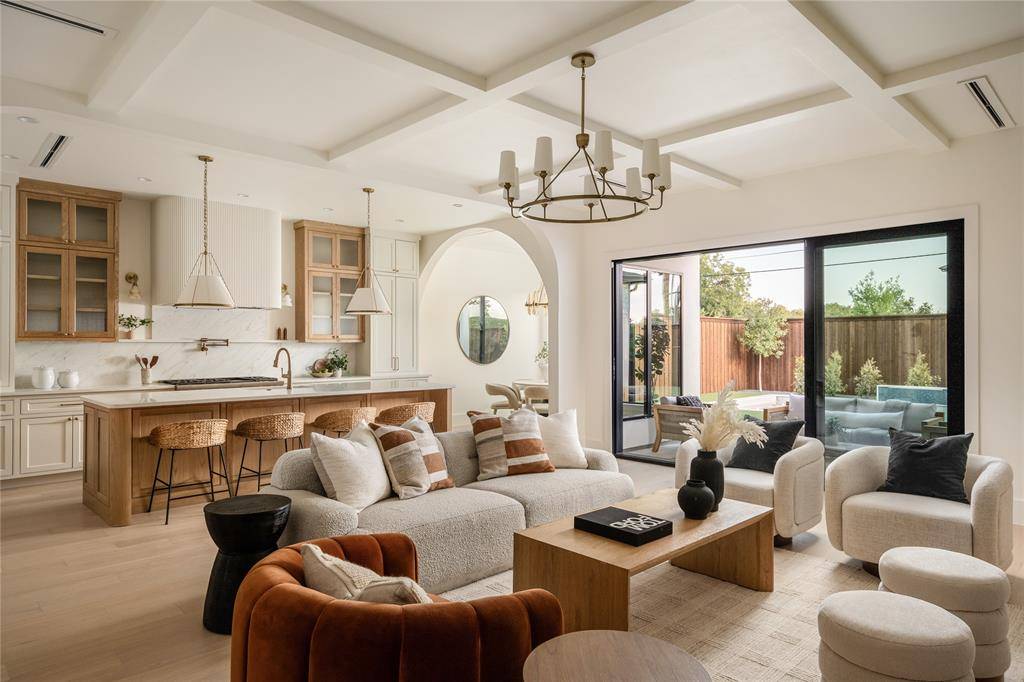 4722 Cowan Avenue, Dallas, TX 75209