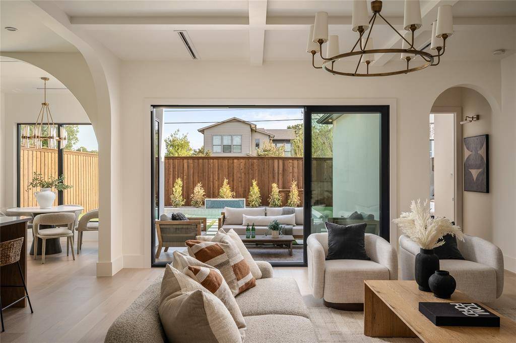 4722 Cowan Avenue, Dallas, TX 75209