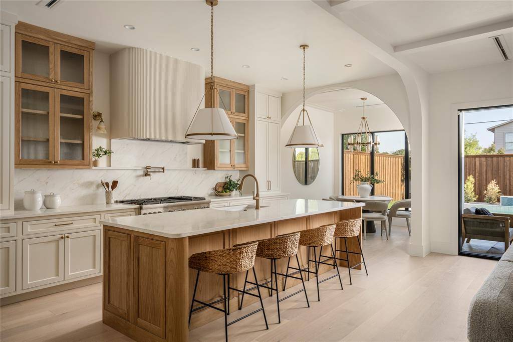 4722 Cowan Avenue, Dallas, TX 75209