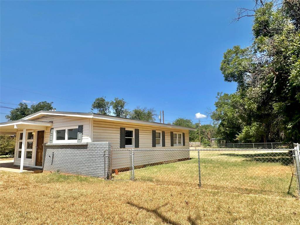 107 Laurel Drive, Winters, TX 79567