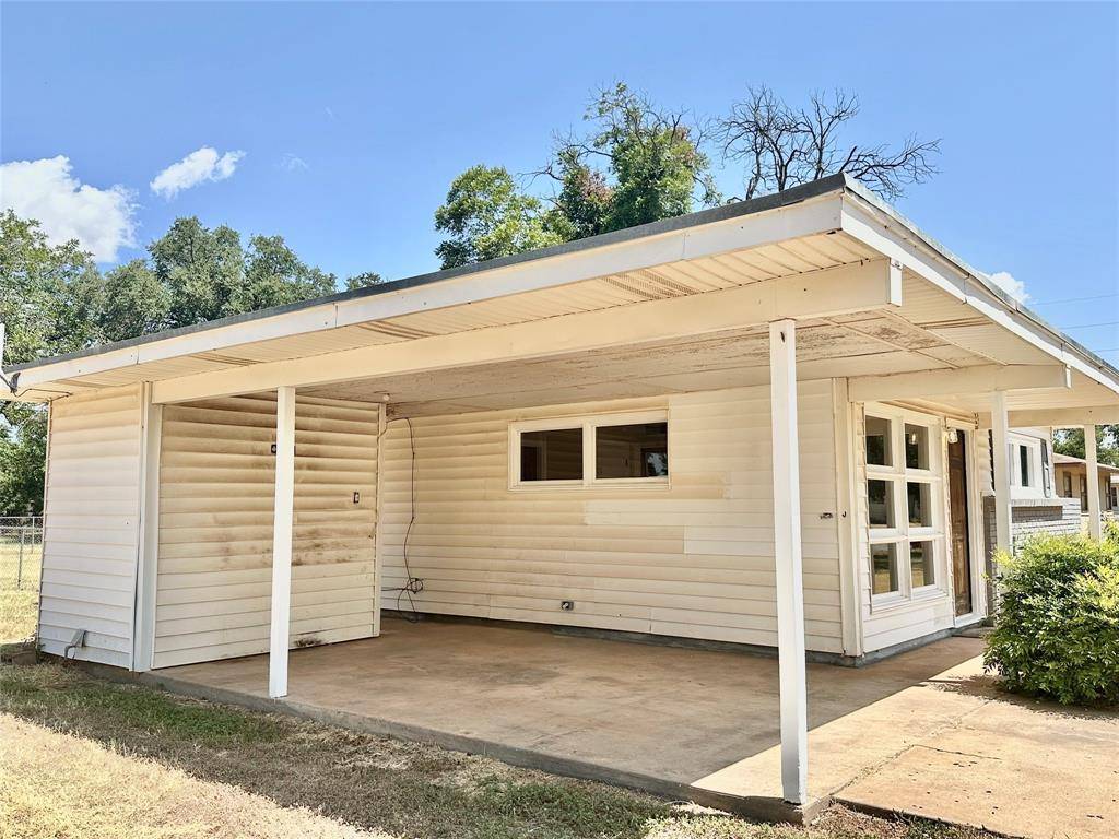 107 Laurel Drive, Winters, TX 79567