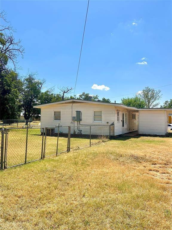 107 Laurel Drive, Winters, TX 79567