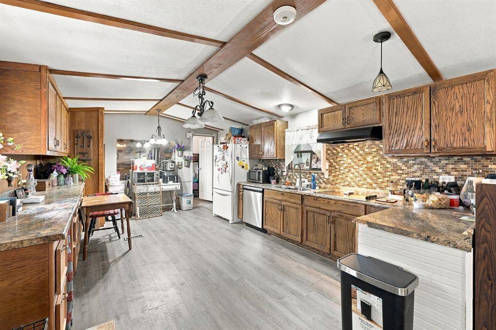 530 An County Rd 154, Palestine, TX 75801