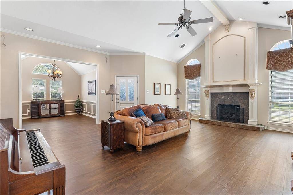 1415 Boardwalk Street, Arlington, TX 76011