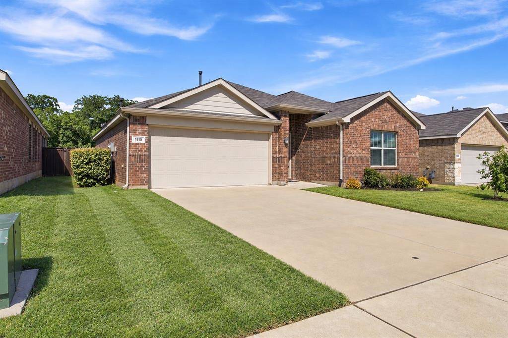 1810 Alamandine Avenue, Cross Roads, TX 76227