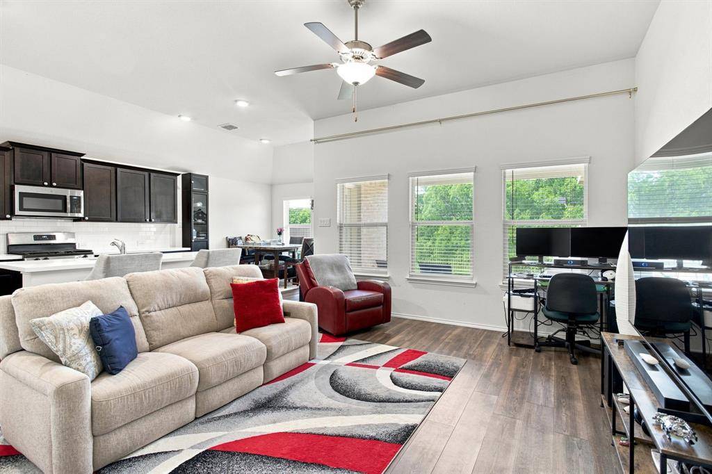 1810 Alamandine Avenue, Cross Roads, TX 76227
