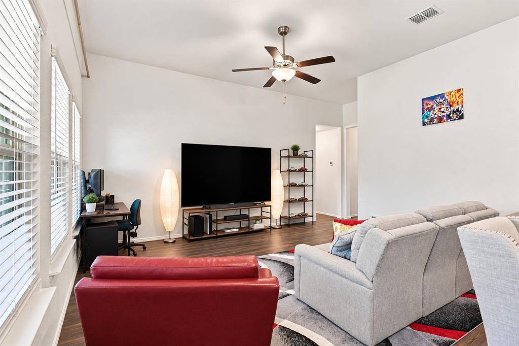 1810 Alamandine Avenue, Cross Roads, TX 76227