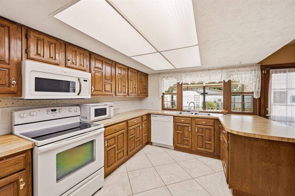 5044 Stanley Drive, The Colony, TX 75056