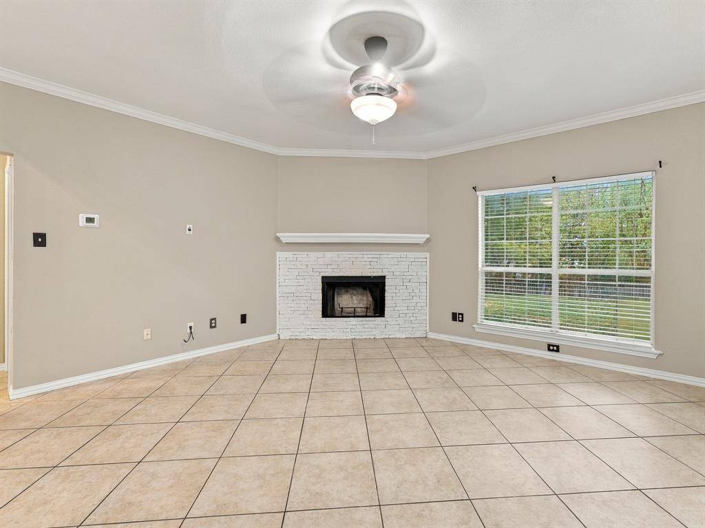 803 N State Street, Decatur, TX 76234
